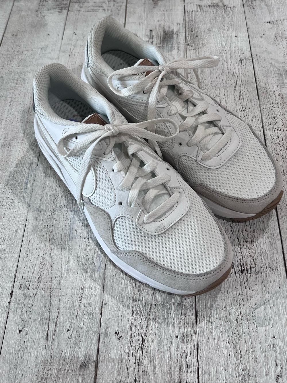Nike Women's White and Tan Mesh Athletic Sneakers